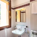 With Terrace And Stunning View Ferienhaus Stresa