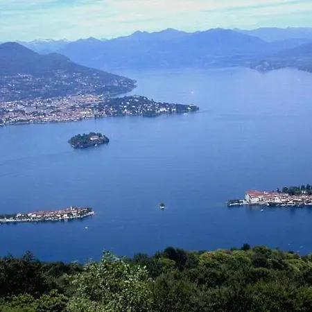 With Terrace And Stunning View Сasa de vacaciones Stresa