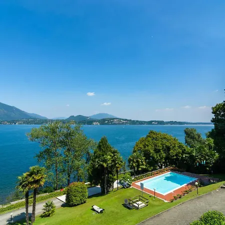 With Terrace And Stunning View Сasa de vacaciones Stresa
