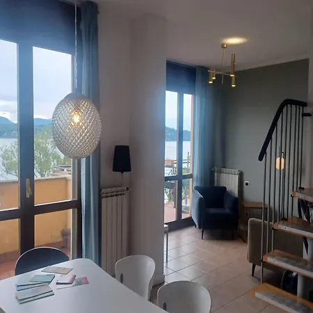 With Terrace And Stunning View Сasa de vacaciones *