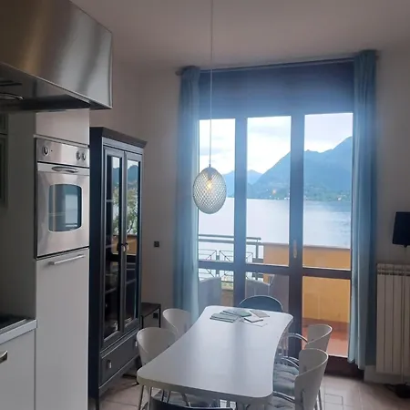 Nyaraló With Terrace And Stunning View Stresa