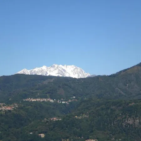 With Terrace And Stunning View Сasa de vacaciones *