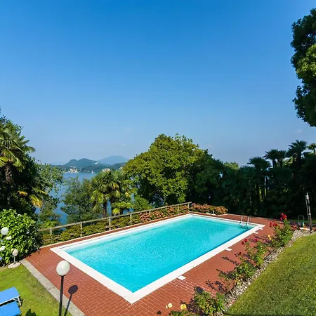 With Terrace And Stunning View 度假居