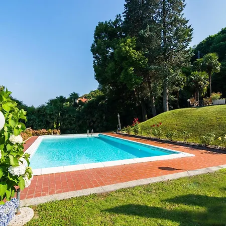 With Terrace And Stunning View 斯特雷萨