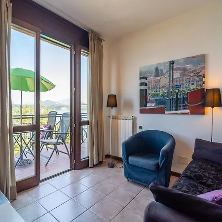 With Terrace And Stunning View 斯特雷萨