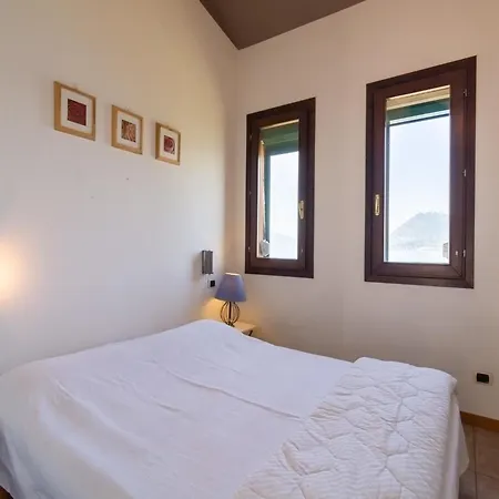 With Terrace And Stunning View 度假居