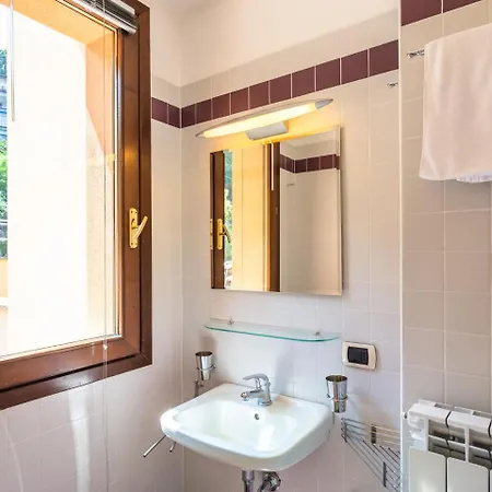 With Terrace And Stunning View Feriehus Stresa