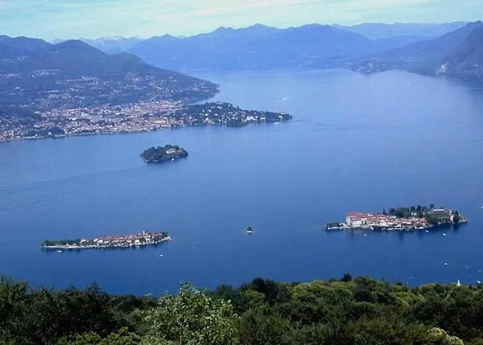 With Terrace And Stunning View Feriehus Stresa