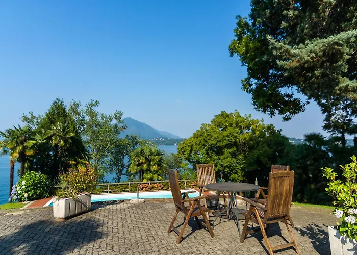 With Terrace And Stunning View Semesterbostad Stresa