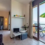 With Terrace And Stunning View Vakantiehuis *