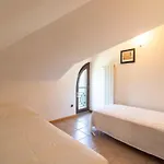 With Terrace And Stunning View Vakantiehuis Stresa