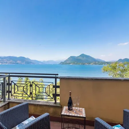 With Terrace And Stunning View Casa de Férias Stresa